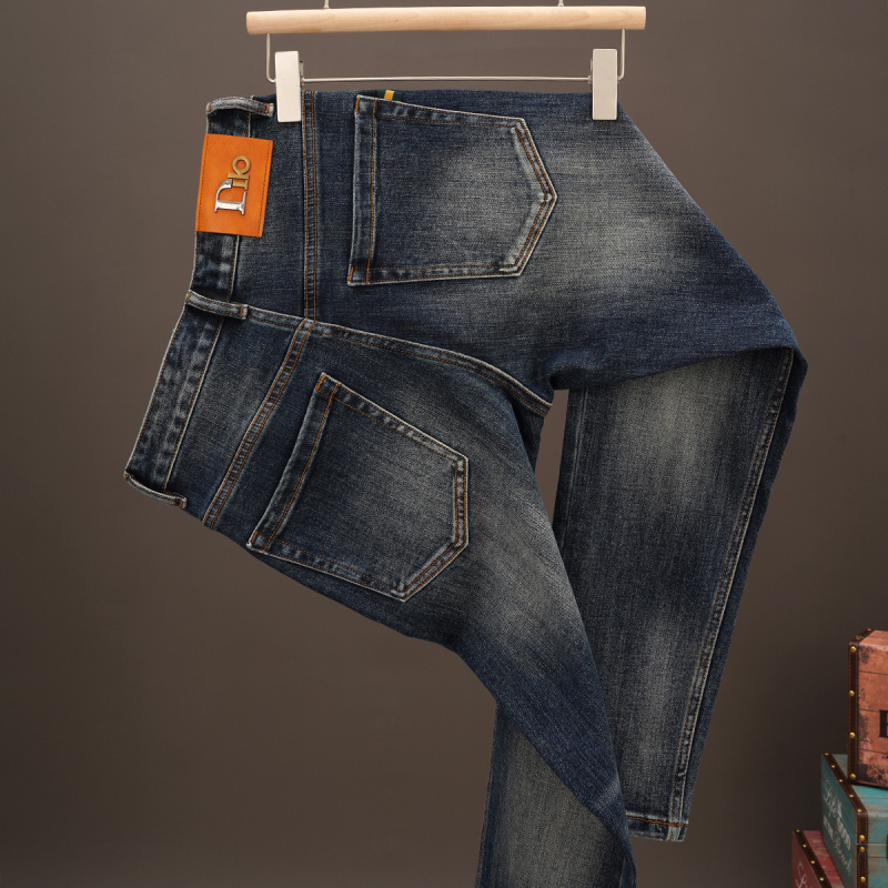 Ανδρικά μπλε τζινς σε εφαρμογή slim-fit με ίσιο κόψιμο, μοντέρνο κορεάτικο στυλ, ελαστικά καθημερινά παντελόνια για την άνοιξη