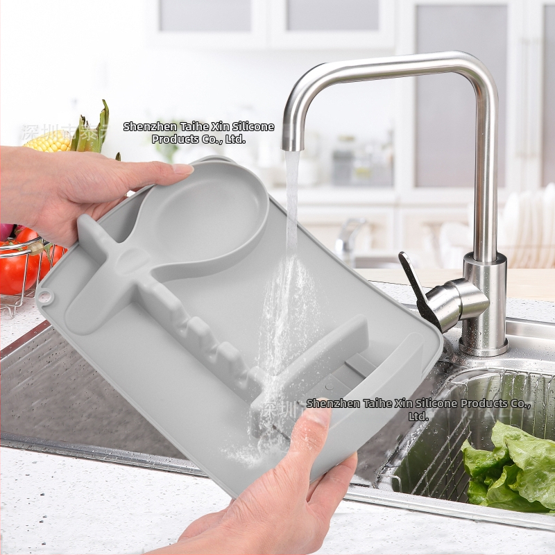 Silikónový stojan na kuchynské potreby so odkvapávaním