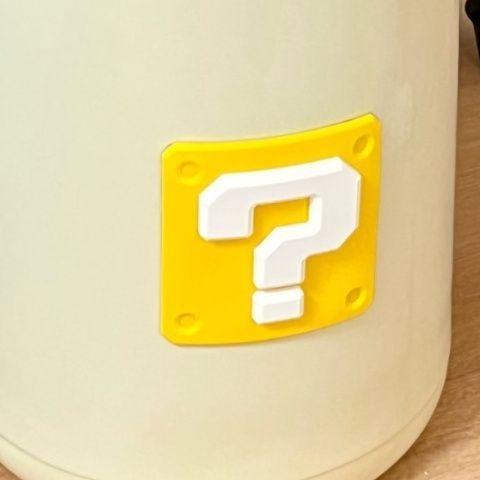 Coș de gunoi crem din plastic, cu capac basculant, cilindric, 4 L, pentru baie și living