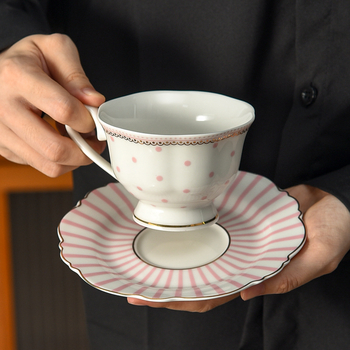 Set de cești de cafea din ceramică cu farfuriu și mâner, capacitate mică, estetică înaltă, design creativ, lux discret, de înaltă calitate, pentru uz casnic și în restaurante