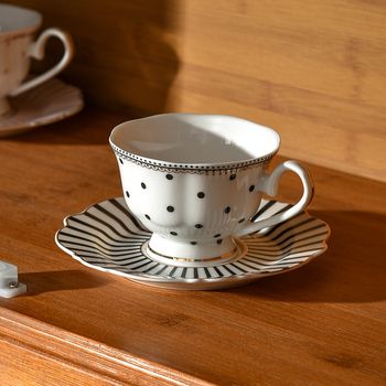 Set de cești de cafea din ceramică cu farfuriu și mâner, capacitate mică, estetică înaltă, design creativ, lux discret, de înaltă calitate, pentru uz casnic și în restaurante