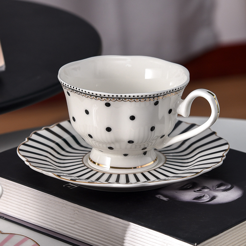 Set de cești de cafea din ceramică cu farfuriu și mâner, capacitate mică, estetică înaltă, design creativ, lux discret, de înaltă calitate, pentru uz casnic și în restaurante