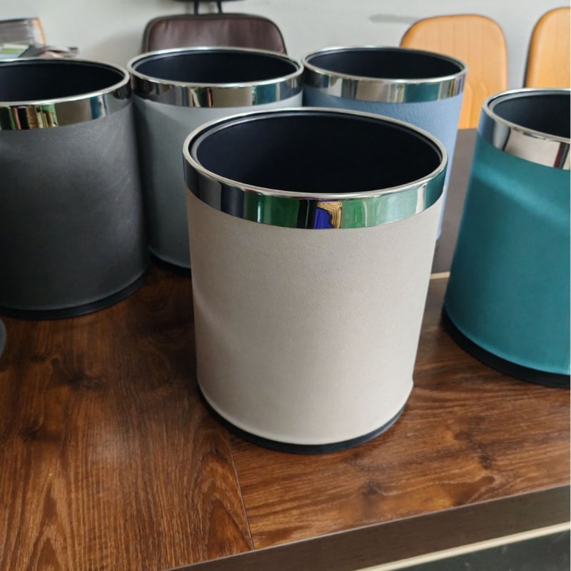 Coș de gunoi pentru camere de hotel, rotund, fără capac, rezistent la foc, cu pereți din hârtie cu două straturi, din plastic, imprimare a logo-ului disponibilă, pentru uz comercial