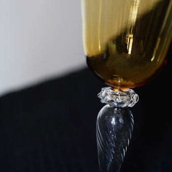 Pahar de vin lucrat manual cu mâner, stil vintage artistic, sticlă borosilicat de înaltă calitate