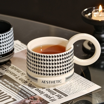 Cana ceramică inspirată de Hepburn, design minimalist, capacitate mare, cană cu mâner rotund pentru cupluri