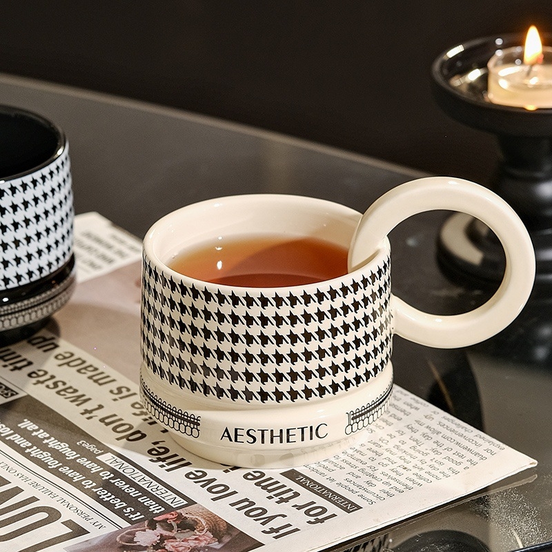 Cana ceramică inspirată de Hepburn, design minimalist, capacitate mare, cană cu mâner rotund pentru cupluri