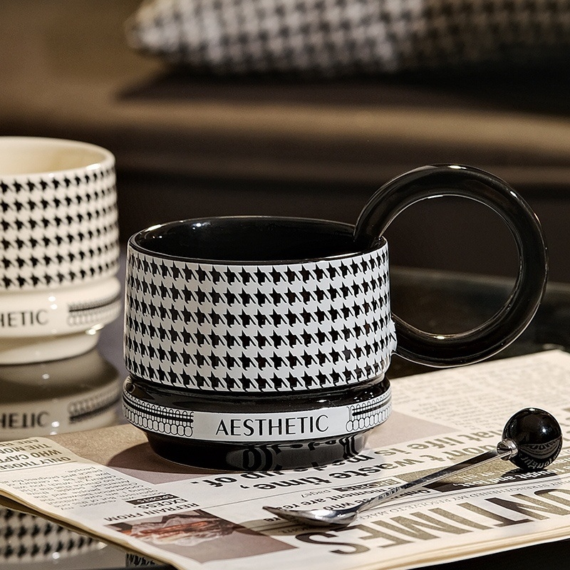 Cana ceramică inspirată de Hepburn, design minimalist, capacitate mare, cană cu mâner rotund pentru cupluri