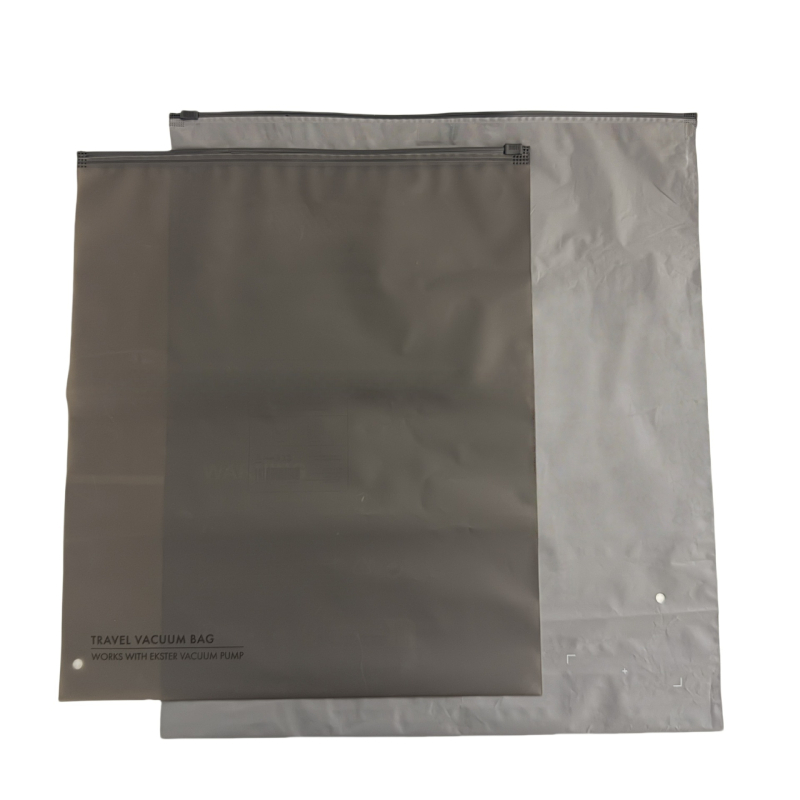 Pungă CPE cu fermoar pentru haine, finisaj sablat, transparență ridicată, grosime dublă, protecție împotriva prafului, culoare gri închis, dimensiuni 30×40 cm