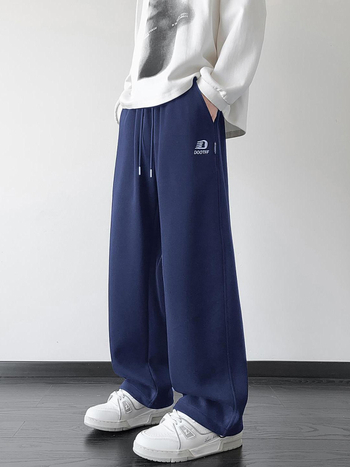 Pantaloni sport casual pentru băieți tineri, primăvară-toamnă, croială largă, drepti, talie medie-înaltă, închidere cu șiret, imprimeu text