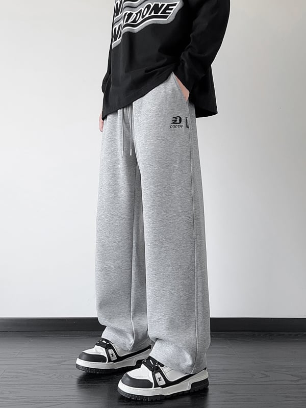 Pantaloni sport casual pentru băieți tineri, primăvară-toamnă, croială largă, drepti, talie medie-înaltă, închidere cu șiret, imprimeu text