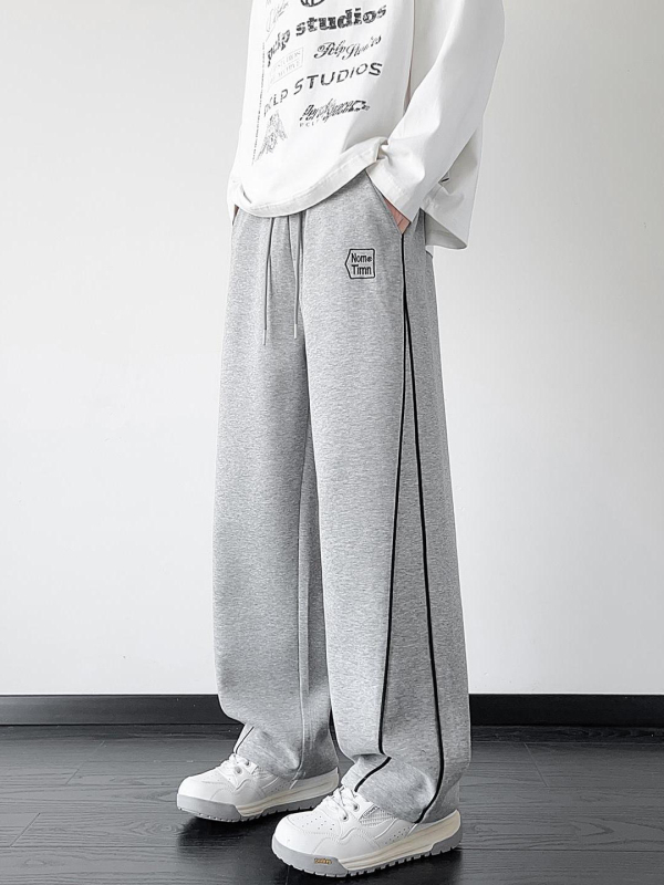 Pantaloni sport casual pentru băieți tineri, primăvară-toamnă, croială largă, drepti, talie medie-înaltă, închidere cu șiret, imprimeu text