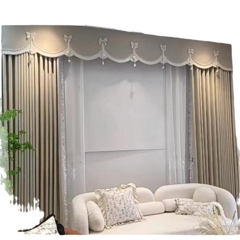 Elegantný závesový kolík s mašličkou – malý ozdobný doplnok