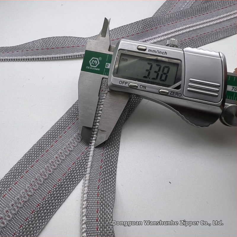 PVC zvárateľný zips pre vetruodolné roletové rolety, číslo 4, dvojitá kosť, otvorené zuby, dutá tkanina s horúcim zipsom