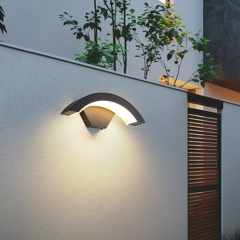 Vonkajšia nepremokavá stenová lampa so senzorom pohybu, hliníkové lupienkové prevedenie, LED, 220V