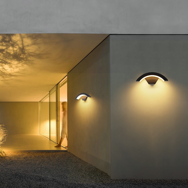 Vonkajšia nepremokavá stenová lampa so senzorom pohybu, hliníkové lupienkové prevedenie, LED, 220V
