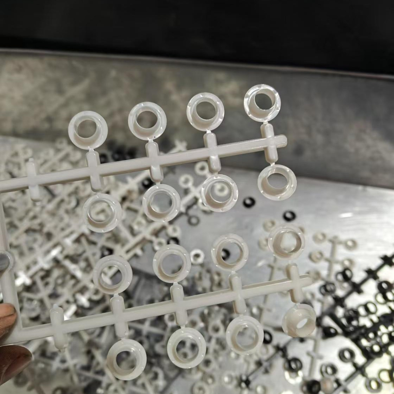 Plastični okov s kružnim otvorom, najlonski prsten s prozračnim otvorom — crna, bijela ili prozirna