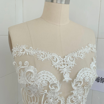 Veliki svjetlucavi cvjetni appliqué za vjenčanicu — prednji dio prsnog koša, pola duljine, materijal rayon, boja kremasto bijela