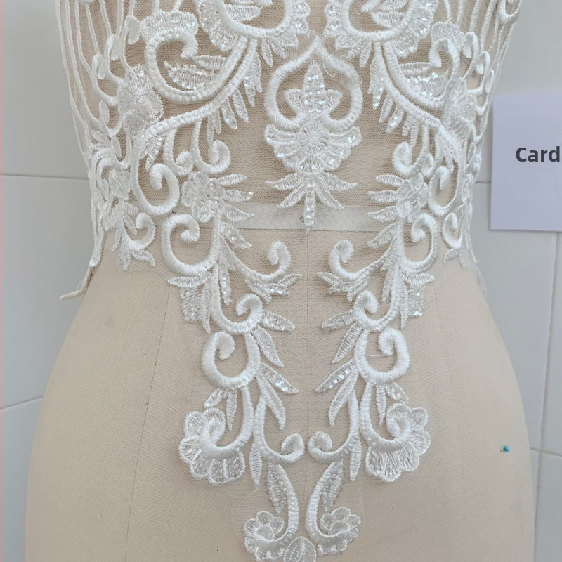 Veľký flitrový kvetový appliqué na svadobné šaty — predný výstrih, polovičná dĺžka, materiál rayon, farba ecru