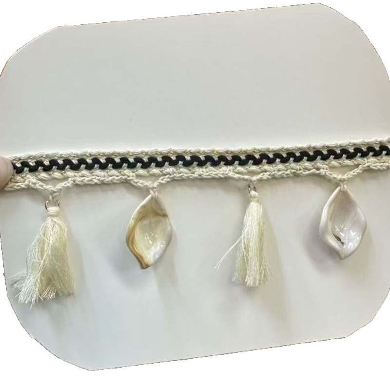 DIY zavjesna čipka s malim drvenim perlicama — rubni ukras i bočna dekoracija, retro minimalistički stil
