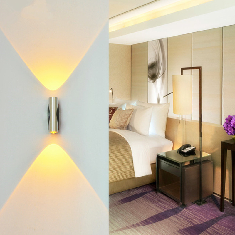 Moderna minimalistička aluminijska LED zidna svjetiljka s dvostrukim izvorom svjetla, namijenjena unutarnjoj upotrebi – dnevni boravak, spavaća soba, hodnik i hotelski interijer