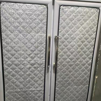 Vertikalni zaštitni i izolacijski pokrov za hladnjak, za jednokrilna ili dvokrilna vrata, ormarić za piće, tkanina s aluminijskom folijom