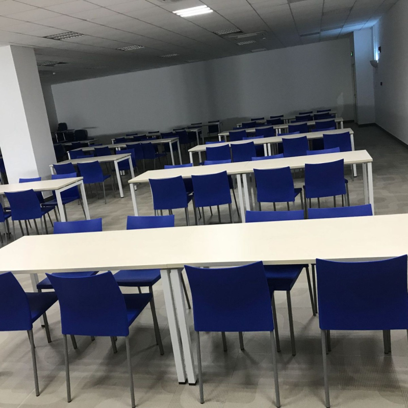 Snap-on aluminijski okvir stola za uredski namještaj – pogodan za stolove za računala, konferencijske i trening stolove, po mjeri