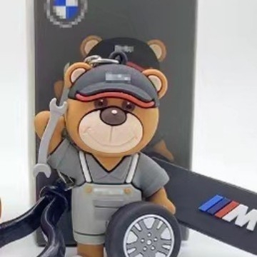 Crtić BMW: medvjedić sa srcem, PVC figurica, privjesak za torbu i ključeve automobila