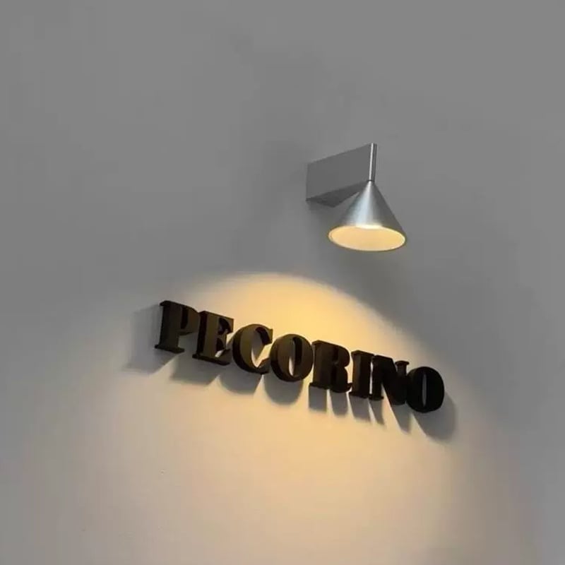 Talijanska minimalistička zidna lampa za spavaću sobu, konusni geometrijski oblik, dizajnerska, vrhunska kvaliteta