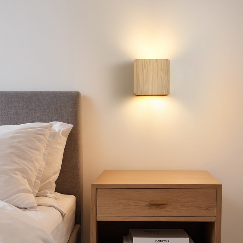 Minimalistička četvrtasta drvena zidna lampa s LED osvjetljenjem prema gore i dolje