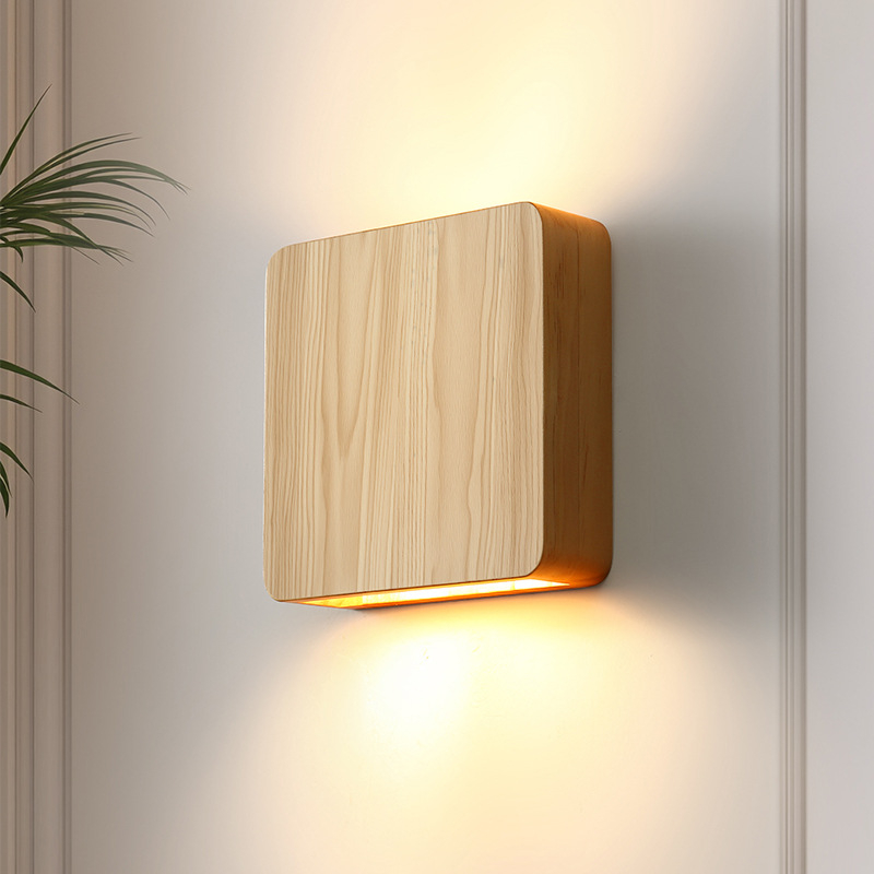Minimalistička četvrtasta drvena zidna lampa s LED osvjetljenjem prema gore i dolje