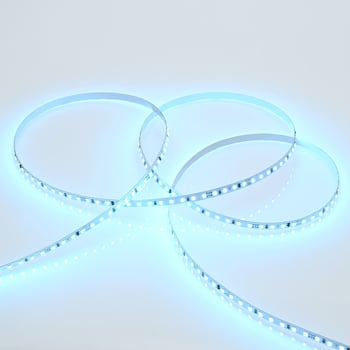 Prilagođena RGB LED traka za kućno unutarnje pozadinsko osvjetljenje, 10 m rola, 2835 SMD čipovi, CRI 90, daljinski upravljač