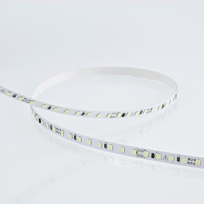 Prilagođena RGB LED traka za kućno unutarnje pozadinsko osvjetljenje, 10 m rola, 2835 SMD čipovi, CRI 90, daljinski upravljač