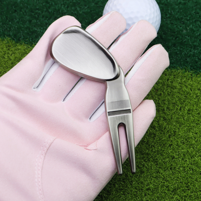 Metalni golf dodatak: vilica za lopte u obliku kluba, alat za održavanje travnjaka