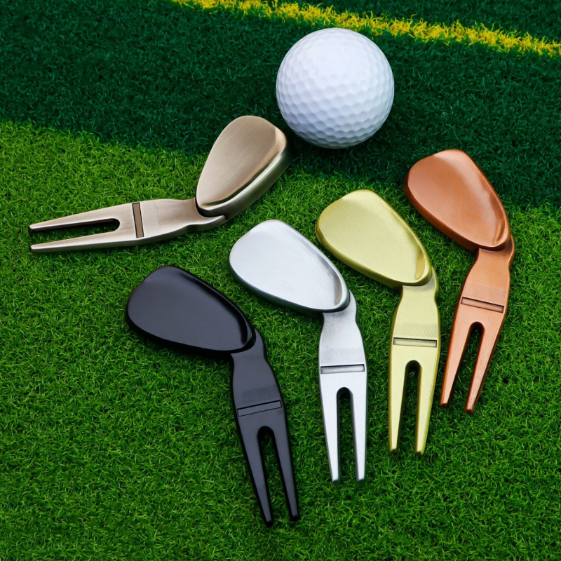 Metalni golf dodatak: vilica za lopte u obliku kluba, alat za održavanje travnjaka