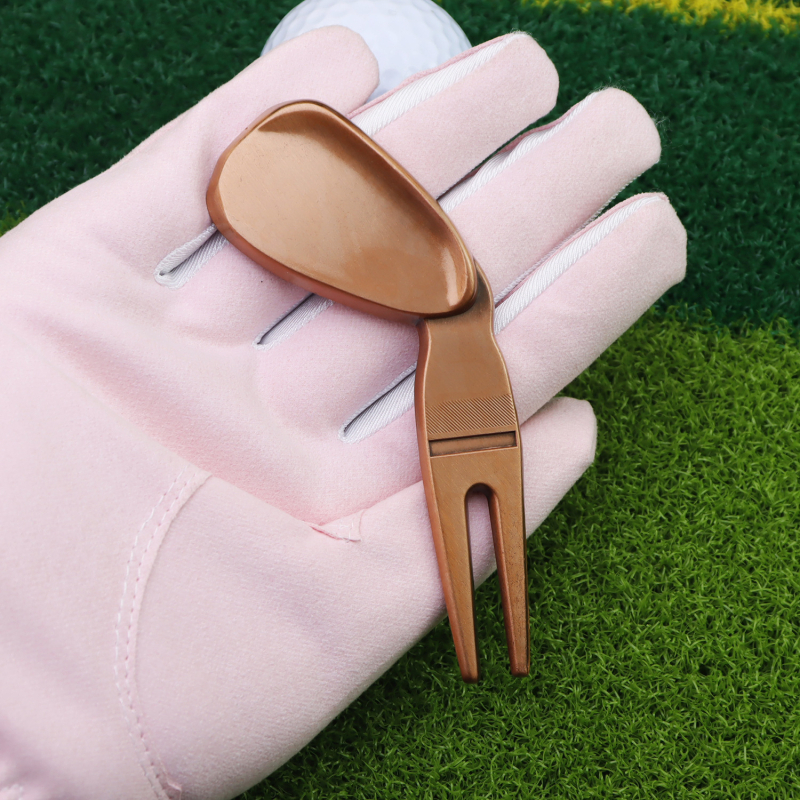 Metalni golf dodatak: vilica za lopte u obliku kluba, alat za održavanje travnjaka