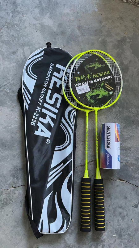 Koska K2236 badminton reketa, izuzetno lagana legura, monoblok dizajn, za odrasle i učenike, visoka elastičnost i trajnost