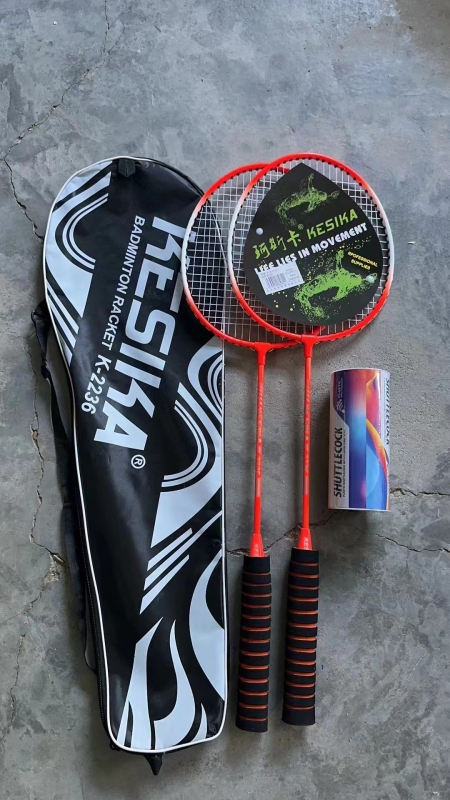 Koska K2236 badminton reketa, izuzetno lagana legura, monoblok dizajn, za odrasle i učenike, visoka elastičnost i trajnost