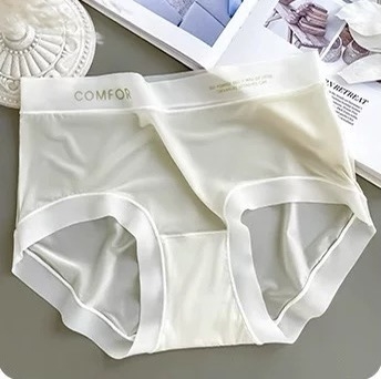 Ženske gaćice s srednjim strukom od Ice Silk najlona, s pamukom u preponama; prozračne, brzo se suše, antibakterijske.