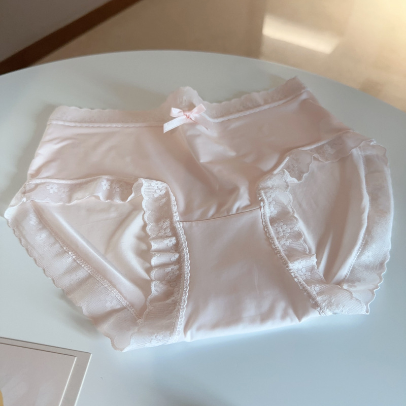 Ženske gaćice od ice silk za ljeto — ultra tanke, prozračne udahnute, s pamukom u preponom području, srednje visina struka, uzorci: jednobojni, cvjetni, mašna