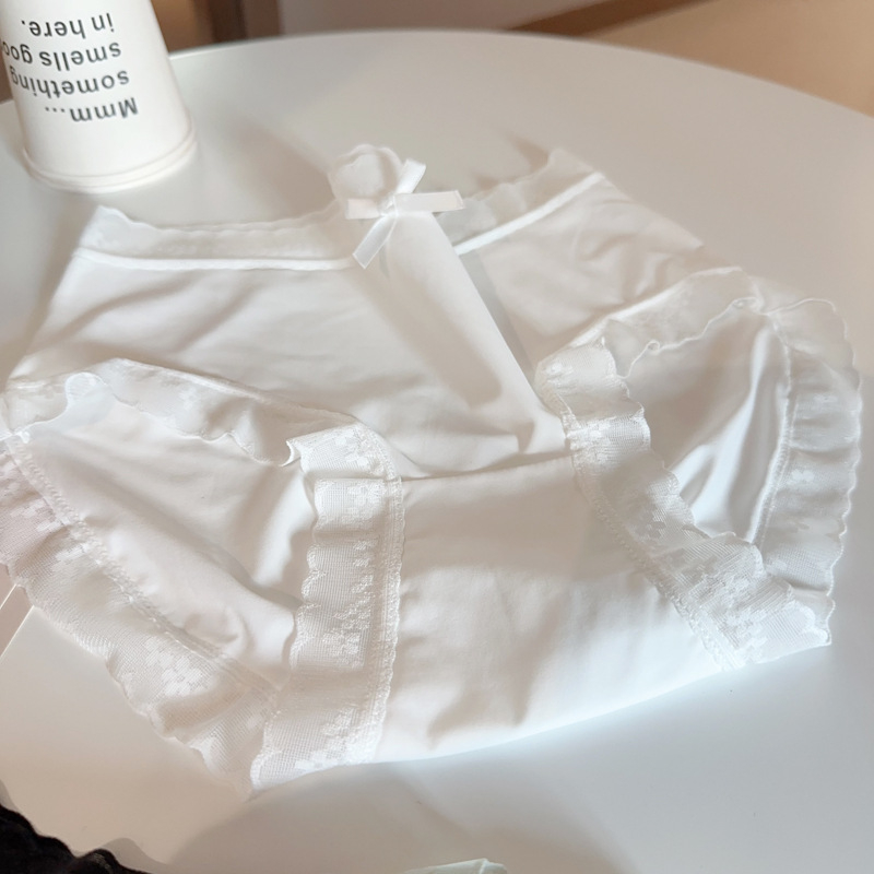 Ženske gaćice od ice silk za ljeto — ultra tanke, prozračne udahnute, s pamukom u preponom području, srednje visina struka, uzorci: jednobojni, cvjetni, mašna
