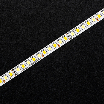 2835 LED traka s konstantnim strujama, trobojna boja svjetla, 180 LED-a, prilagodljiva boja i neprekidno podešavanje jačine svjetla daljinskim upravljačem, unutarnja upotreba, 15 m rolna, ukupna snaga 36 W
