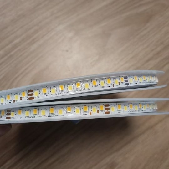 LED meko svjetlo s konstantnim tokom, trobojni i dvobojni čip, visoka svjetlina 2835, LED traka s 192 LED