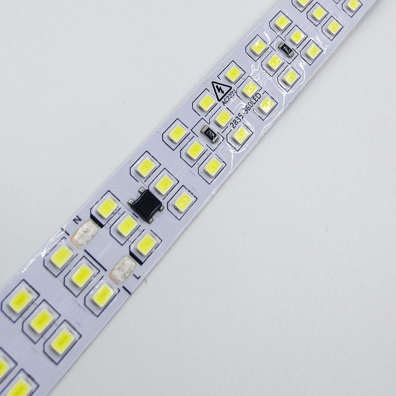 Vanjska LED traka 110V/220V, troredna, samolijepljiva, bez upravljača, 2835 LED, ukupno 360 LED, 10W, CRI 90, 180° snop