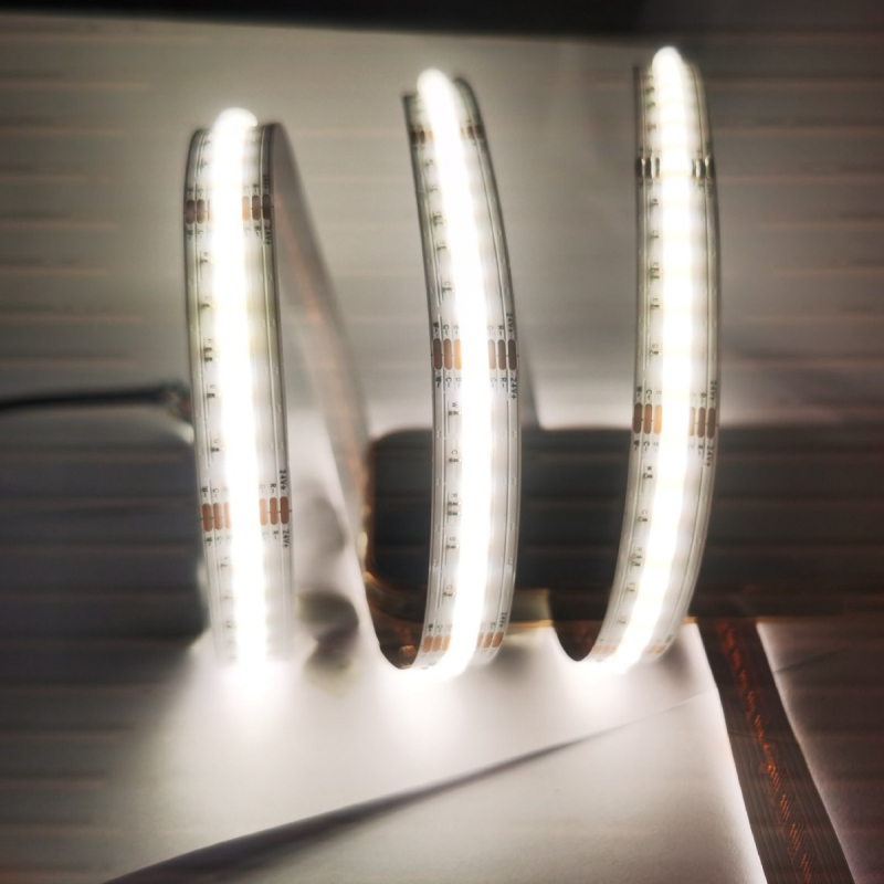 Pet u jednog RGB+CCT COB LED trake, 24V, 5 m, 18W/m, 840 LED, CRI 90, 180° snop, glatko neprekidno podešavanje jačine svjetla, trajanje 50.000 h, nije vodootporna, 5 godina jamstva