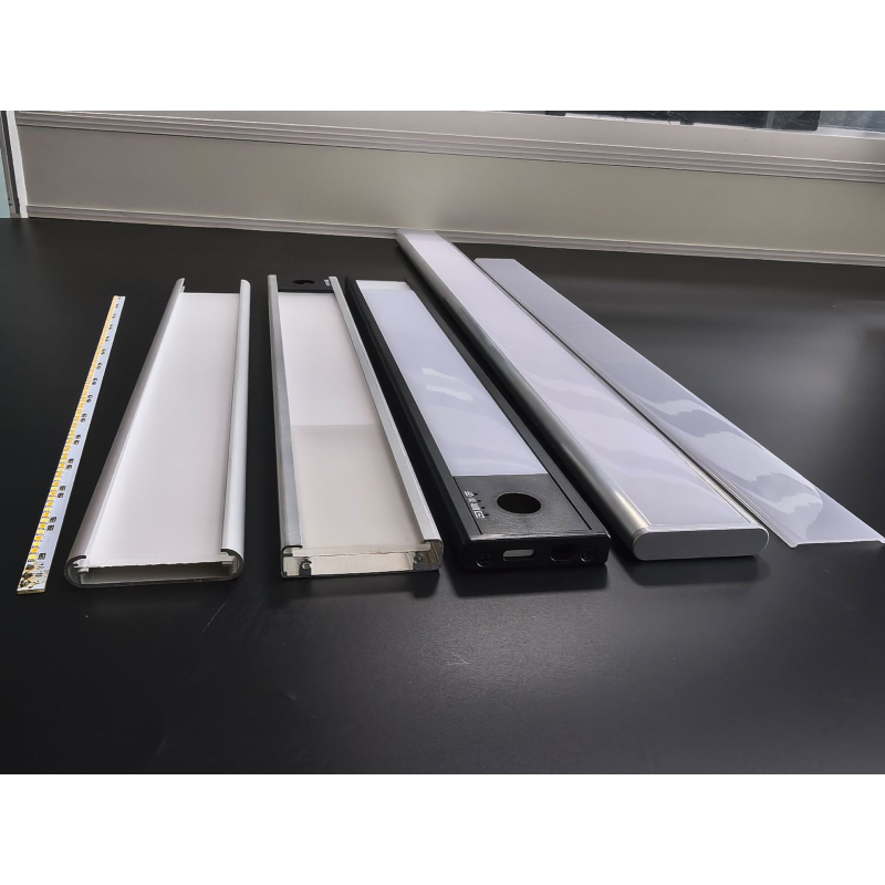 Komplet kućišta za LED traku s aluminijskim kanalom u obliku slova U i PC difuzorom za osvjetljenje ormara i garderobe