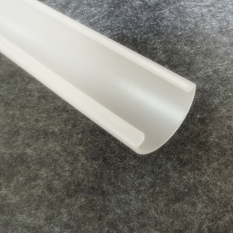 Akrilni LED abažur s finim mat završnim slojem, mliječno bijeli prozirni difuzor, ekstrudirani plastični profili