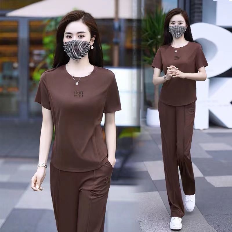 Ženski ljetni dvodijelni set: majica kratkih rukava i široke hlače, casual sportski stil