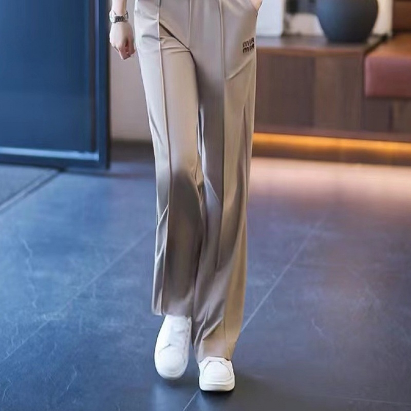Ženski ljetni dvodijelni set: majica kratkih rukava i široke hlače, casual sportski stil