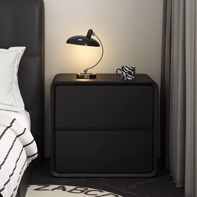 Ítalský minimalistický moderný masívny drevený nočný stolík krémovej farby s malým úložným priestorom, ľahký luxus pre spálňu, ekologický