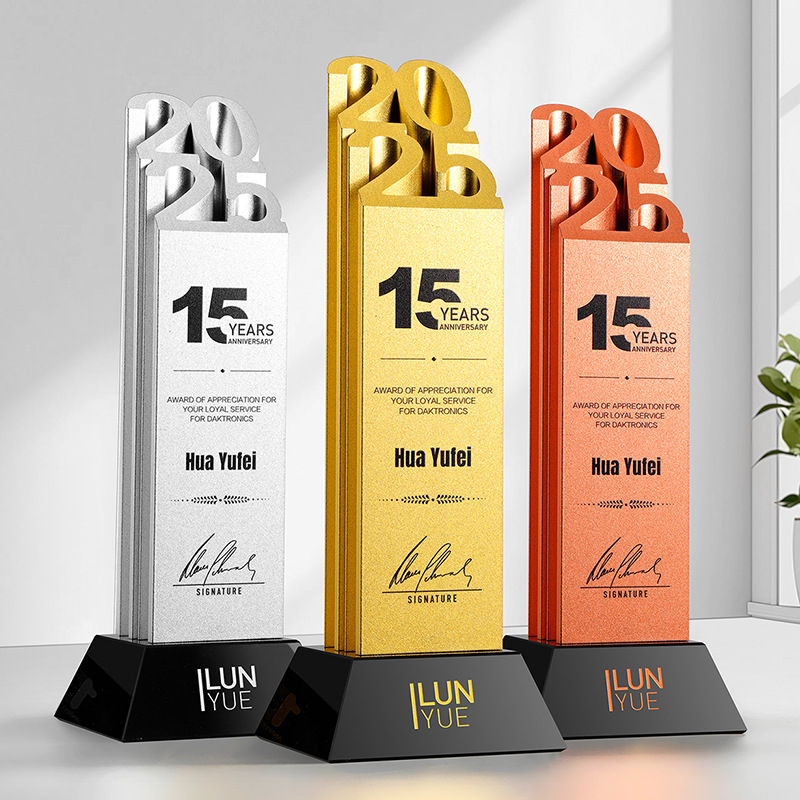 Visokokvalitetni kreativni metalno-kristalni trofej – prilagođeni trofej za godišnju skupštinu tvrtke, priznanje iznimnom timu zaposlenika